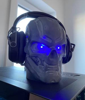 Robotic Headphone Stand with LED