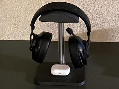 Headphone holder with custom name