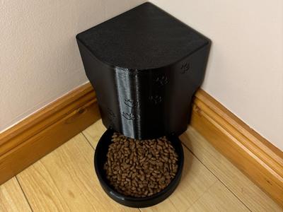 Pet feeder for dry food corner fitment 