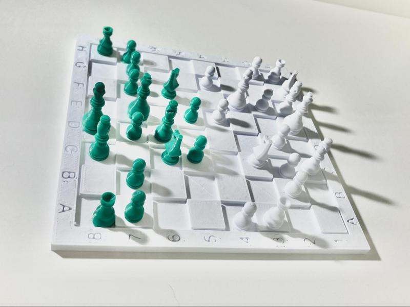 (no ams) Mini chess board ,pieces and storage box