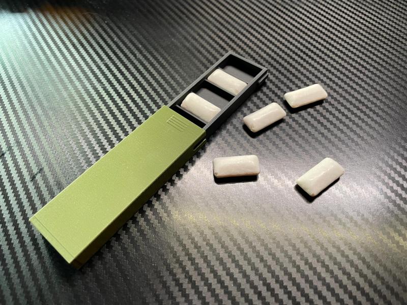 Chewing gum magnetic case