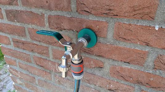 Tap pipe plate / cover / collar / escutcheon   