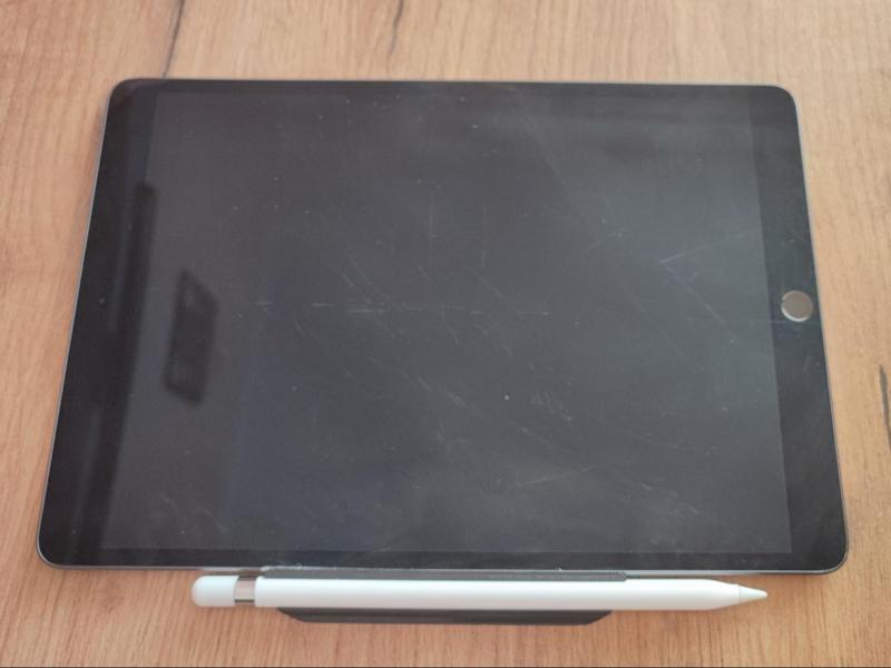 iPencil holder wide