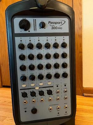 Replacement knobs and latch for Fender Passport 300 Pro   