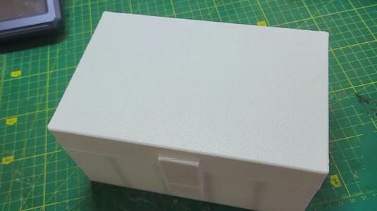 Universal box with adjustable dividers   