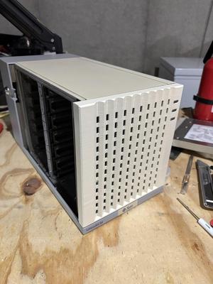 Sun Microsystems 711 6-bay disk cabinet faceplate
