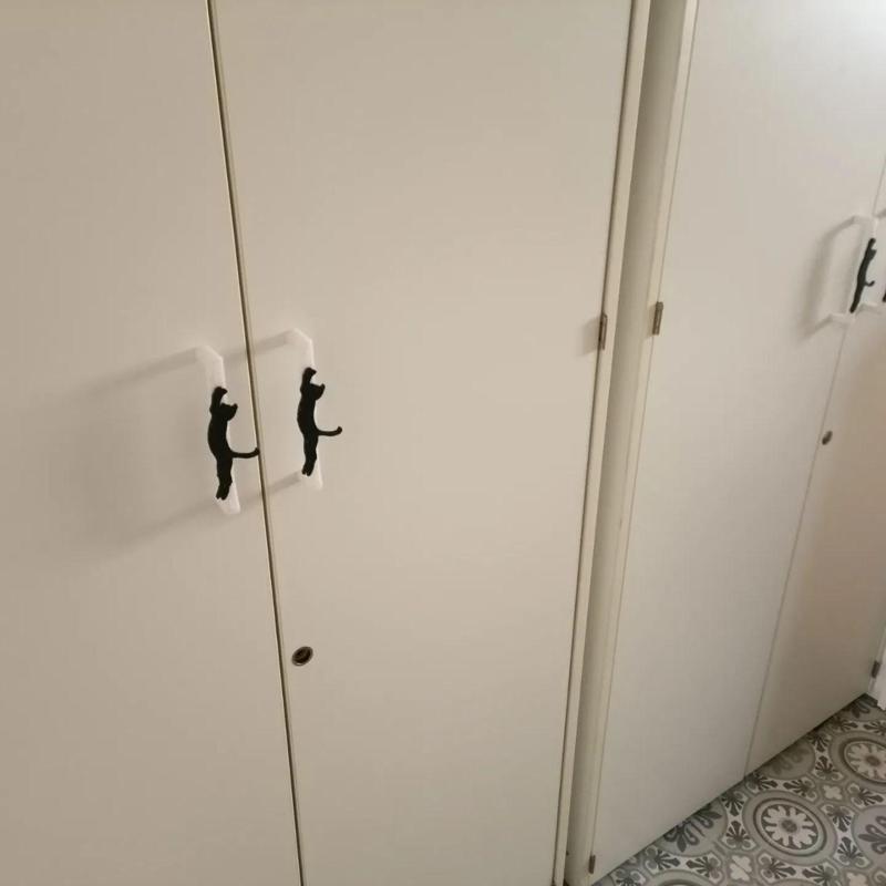 Cat pattern handles for furniture