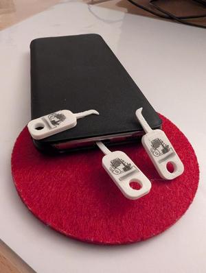 Universal improved USB-C / Micro-USB / Lightning Port Cleaner