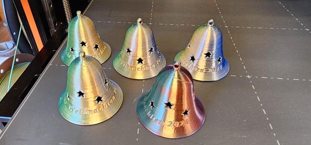 Weihnachtsschmuck "Glocke" 2024 (viele Sprachen) / Christmas Decoration "Bell" 2024 (many languages)