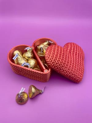 Knitted Heart Gift Box With Magnetic Lid 