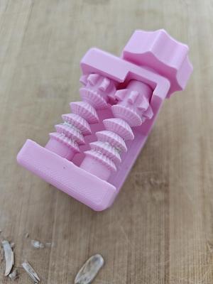 Sunflower seed peeler - second remix (less part, more choice for screws) 