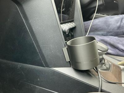 Cup holder for Amarok 2024