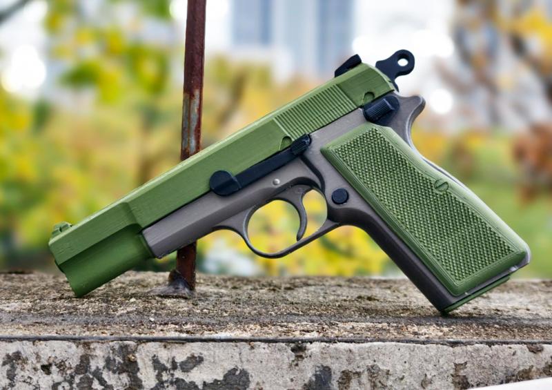 Browning Hi-Power Toy pistol model (nonfunctional)