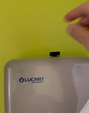 LucLeva - Compact, user-friendly lever for opening Lucart paper towel dispensers