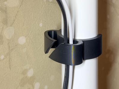 Simple desk leg cable organizer