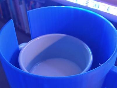 Desktop cup holder