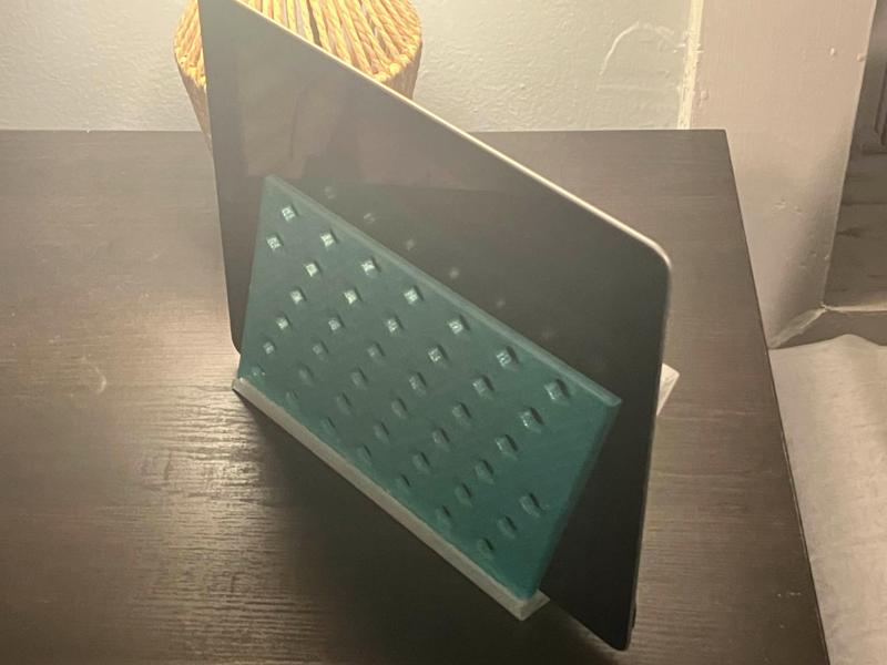 Laptop / Ipad holder