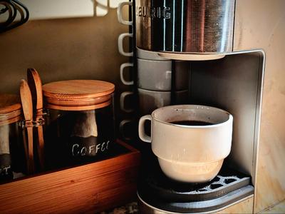 Keurig coffee cup elevator