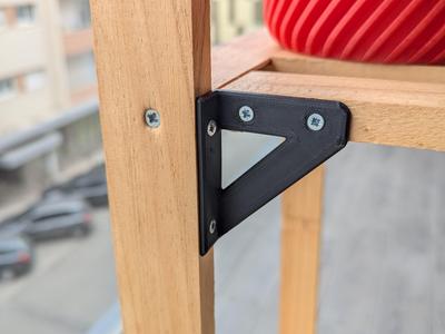 Wobble-Free Shelf Brackets