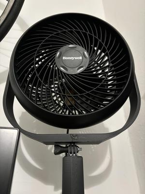 Stand for Honeywell TurboForce Ventilator with GoPro Mount