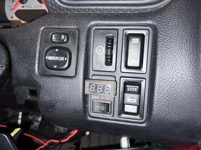 Toyota MR2 MRS spyder ZZW30 dash USB charger and voltmeter with switch