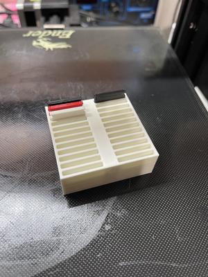 Filament color sample chip and organizer