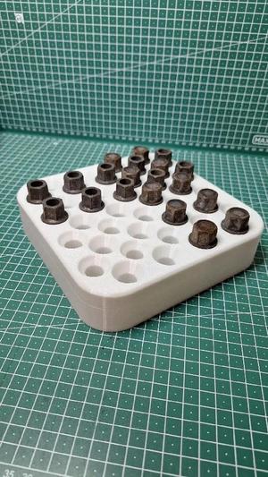 Cone and Ball Seat Wheel Bolt Box   