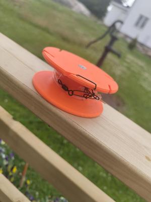 Fishing leader roller