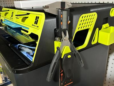 Caliper cutter and scraper holder for AMS Riser v2