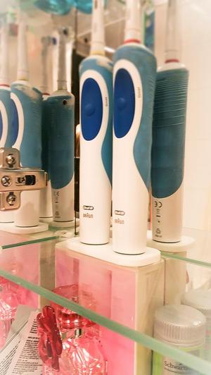 Electric toothbrush holder. Oral-B