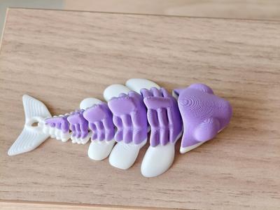 Two-tone auspicious fish pendant, no support needed