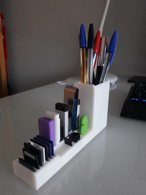 Pencil, USB, SD and microSD pot