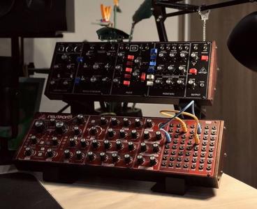 Synthesizer Stand for Behringer (Neutron, Model D, Pro-1, K2, Wasp, 800, Cat, Model 15, Proton, SY-1) and Moog - (Mother-32, DFAM, Subharmonicon)