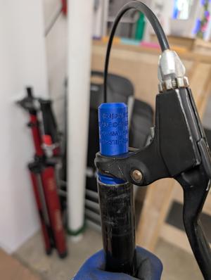 Dummy handlebar for brake demonstration