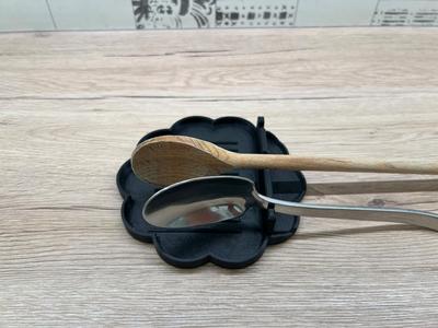 Kitchen utensil holder