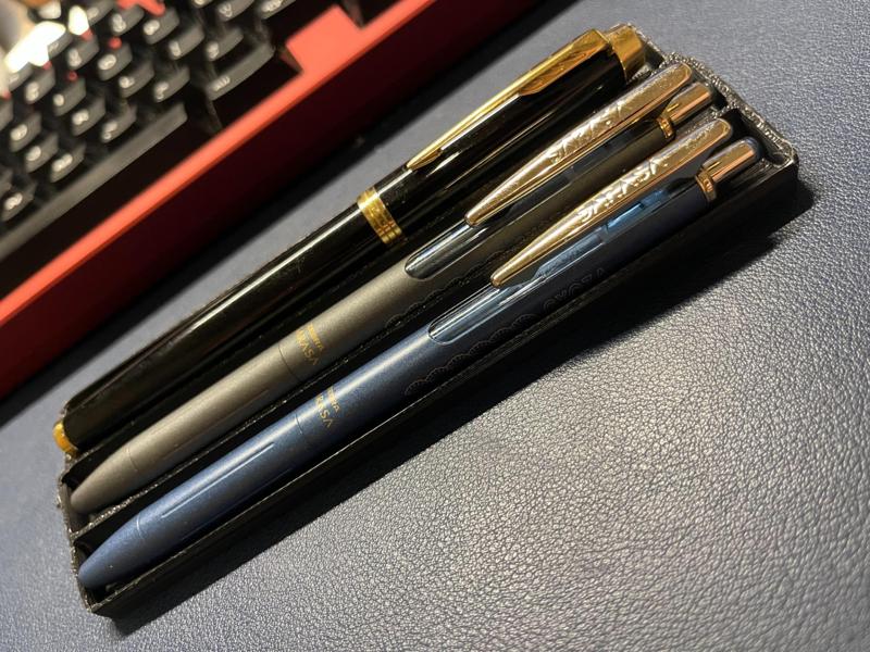Pen holder 