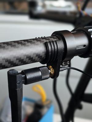 Attache prise antenne tube 20mm