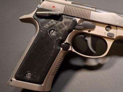 Oversized grips for Beretta 92x performance.