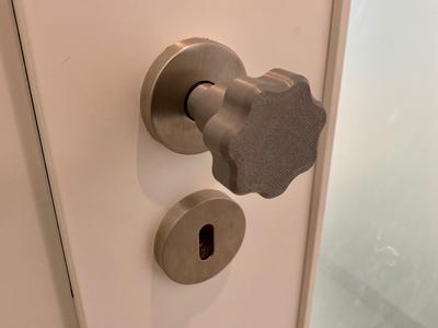 Toddler safety door knob / handle