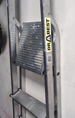 Ladder hanger