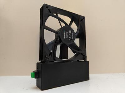 Battery-powered PC Fan