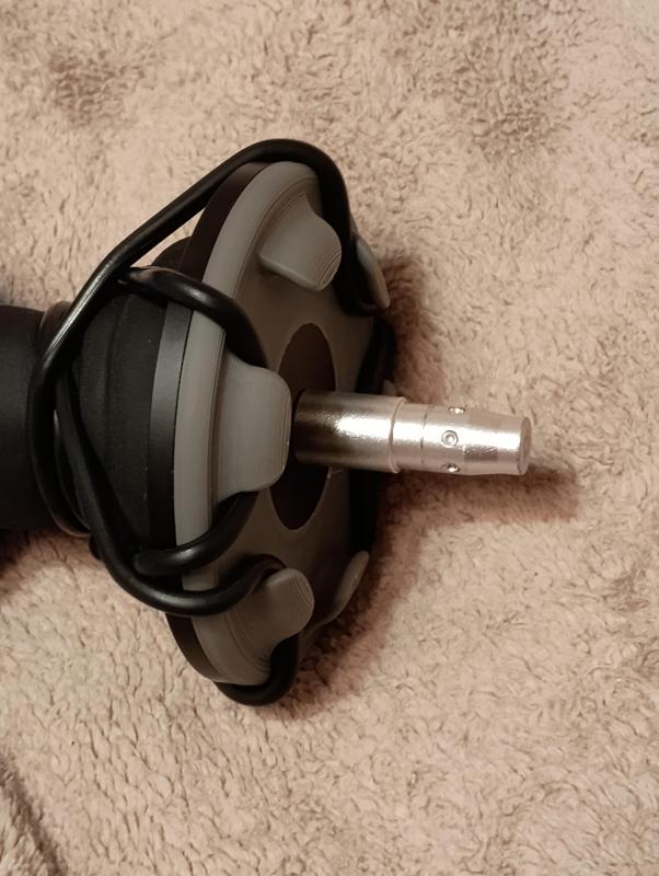 Rubber band adapter for suction cup mounts.