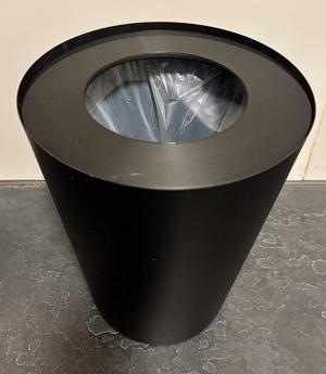 Trash can topper