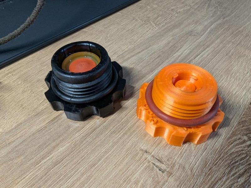 Pioneer P series and Farmsaw chainsaw fuel / gas cap (vented)