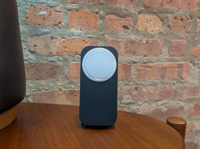  MagSafe Charging Stand - Floating Pucks
