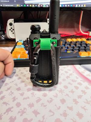 Baofeng RT-5R Radio Carabineer Clip.3mf