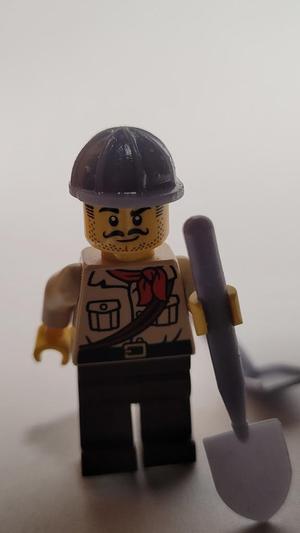 Lego Minifig Shovel "Frankfurt"