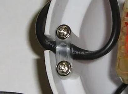 Strain relief for socket, Zugentlastung, Alivio de tensión, Úleva od tahu