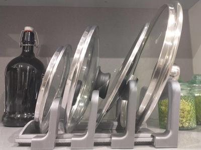Adjustable pan lid stand