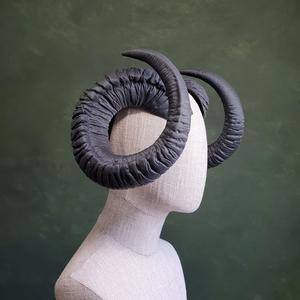 Kallista | Fantasy Curled Ram Horns